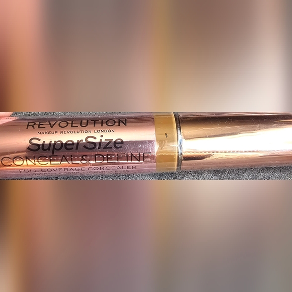 Revolution SuperSize Full Coverage Concealer- C13.5 - Picture 1 of 8